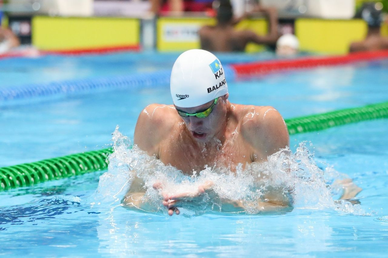 Команда Казахстана стала третьей в эстафете открытого чемпионата России по плаванию