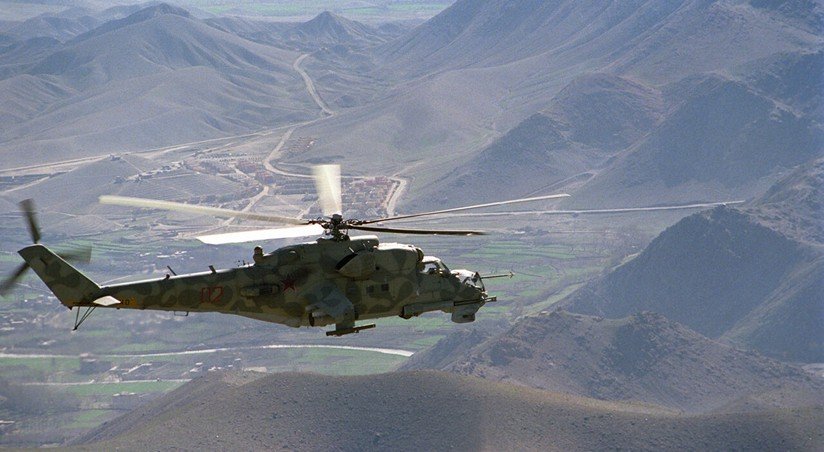 Жертвами крушения военного вертолета в Пакистане стали четыре человека