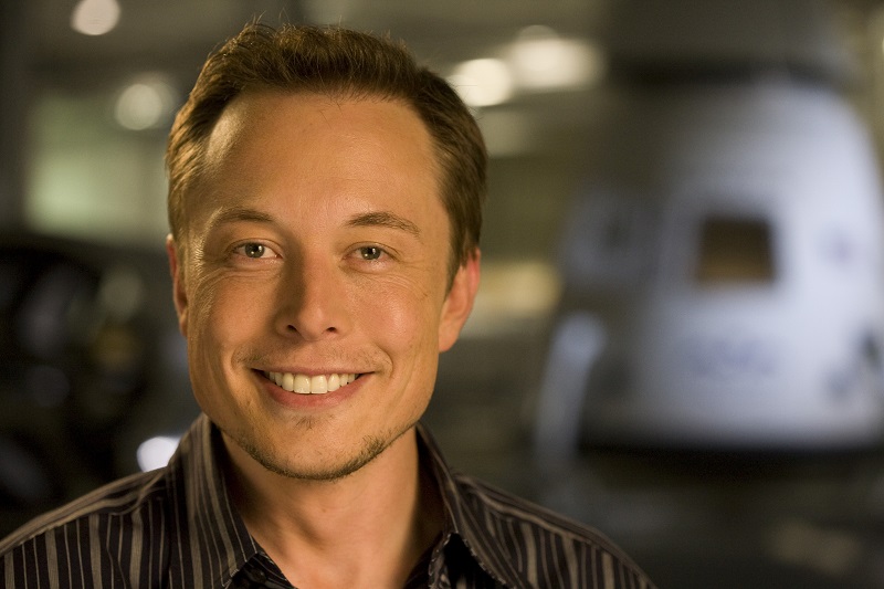 Маск назвал "невозможным" сделать Tesla частной компанией  