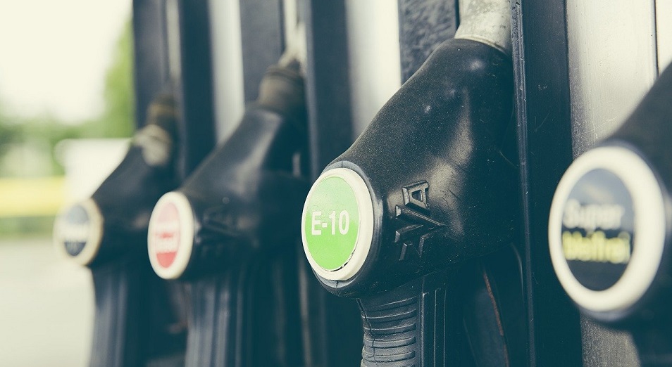 Недропользователи субсидируют внутренний рынок ГСМ для удержания цен на бензин