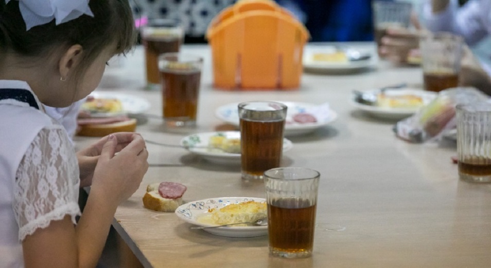 В Павлодарской области начали бесплатно кормить школьников начальных классов  