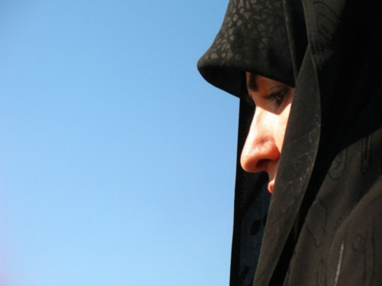 Талибы приказали сидеть дома женщинам, работающим на "мужских" должностях  