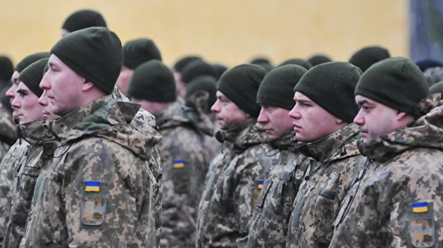 Украина вводит военное положение в граничащих с РФ и Приднестровьем областях