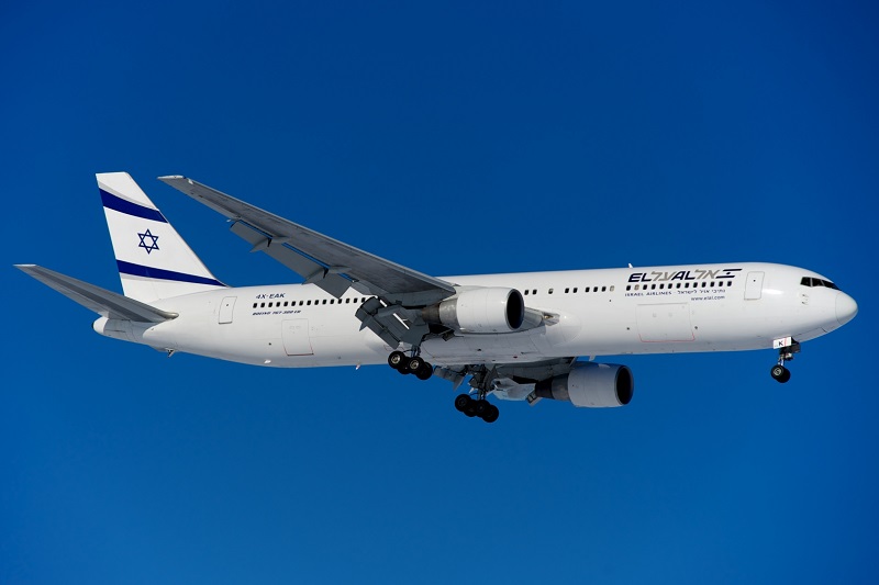 В Абу-Даби приземлился первый рейс из Израиля с делегацией    