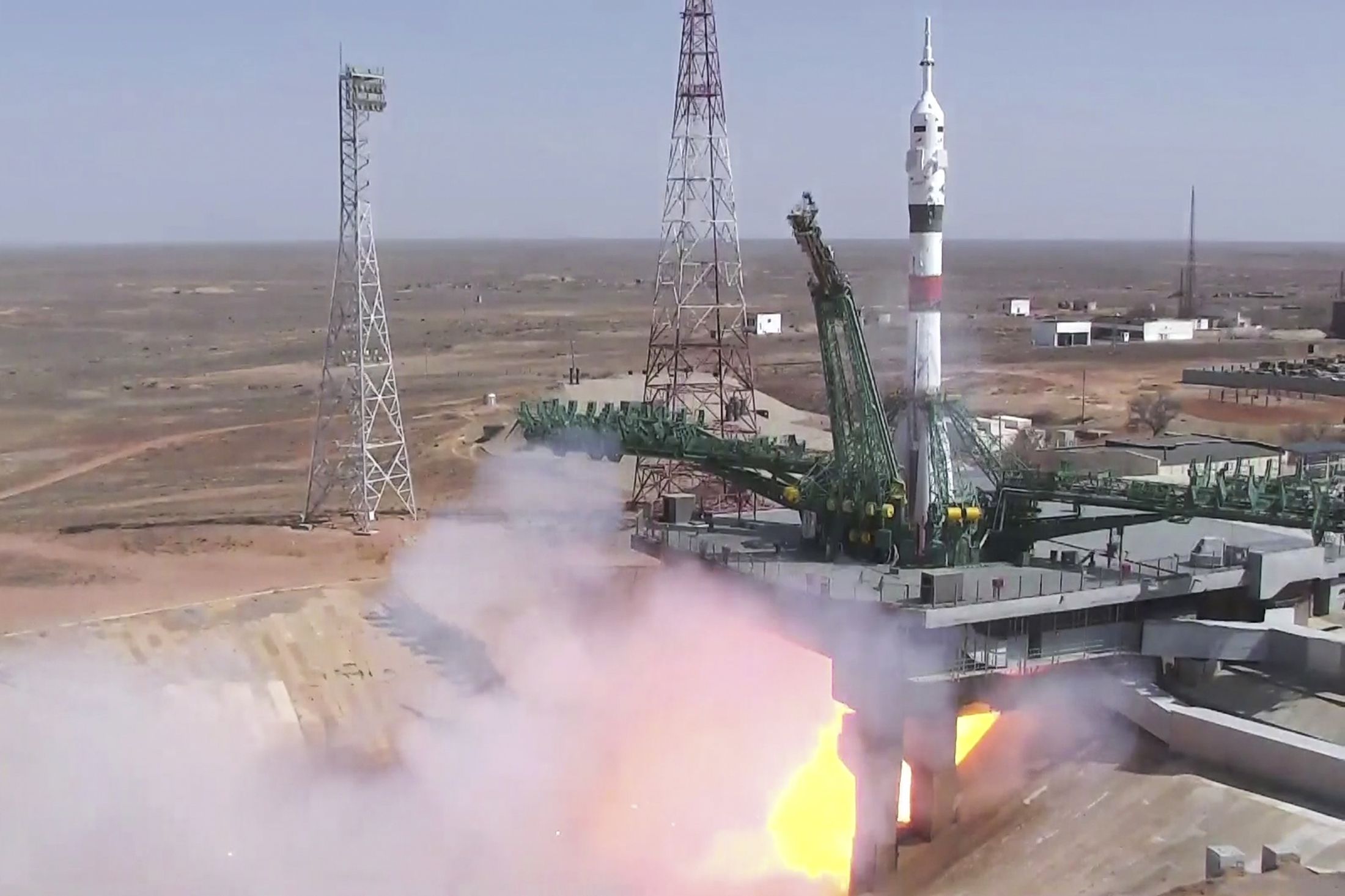 Корабль "Союз МС-18" с новым экипажем МКС выведен на орбиту  