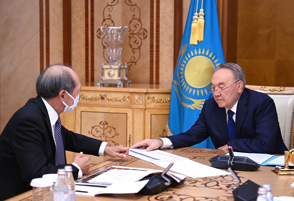 Елбасы обсудил основные достижения Назарбаев Университета с ректором вуза