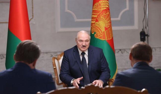 Лукашенко биліктен оңайлықпен кетпейтінін мәлімдеді