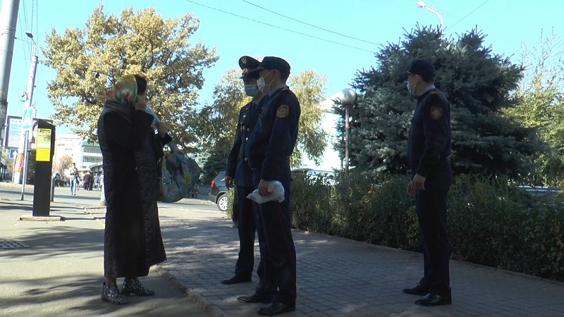 Полиция Алматы вышла на улицы города  