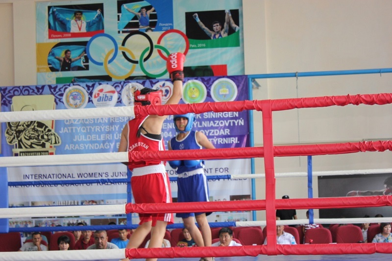 В Алматы проходит Международный турнир по боксу среди девушек  