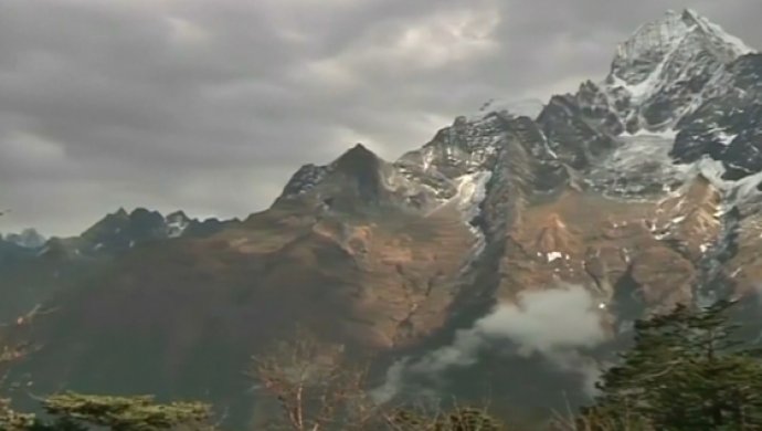 Гималайда қар көшкіні альпинистерді басып қалды