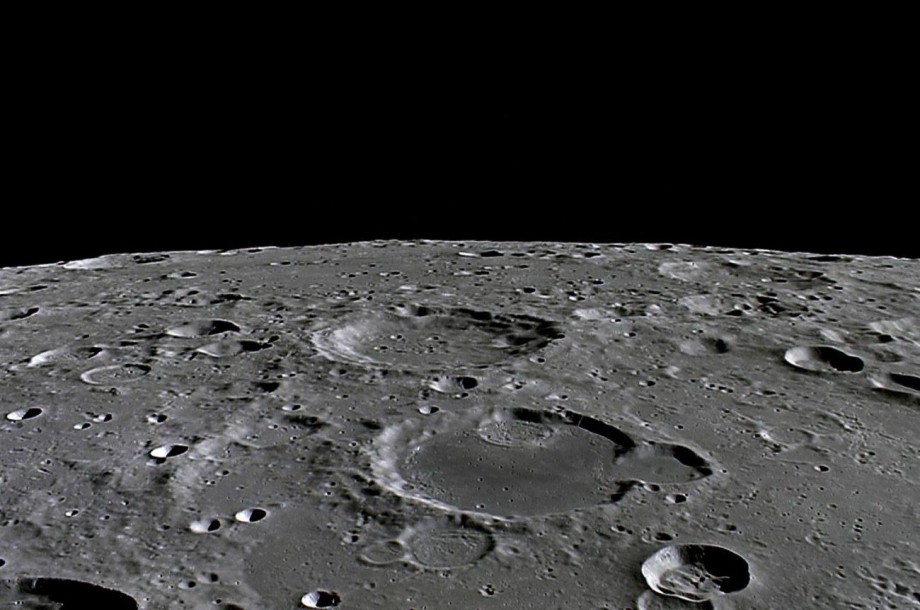 SpaceХ получила право доставить астронавтов на Луну – NASA