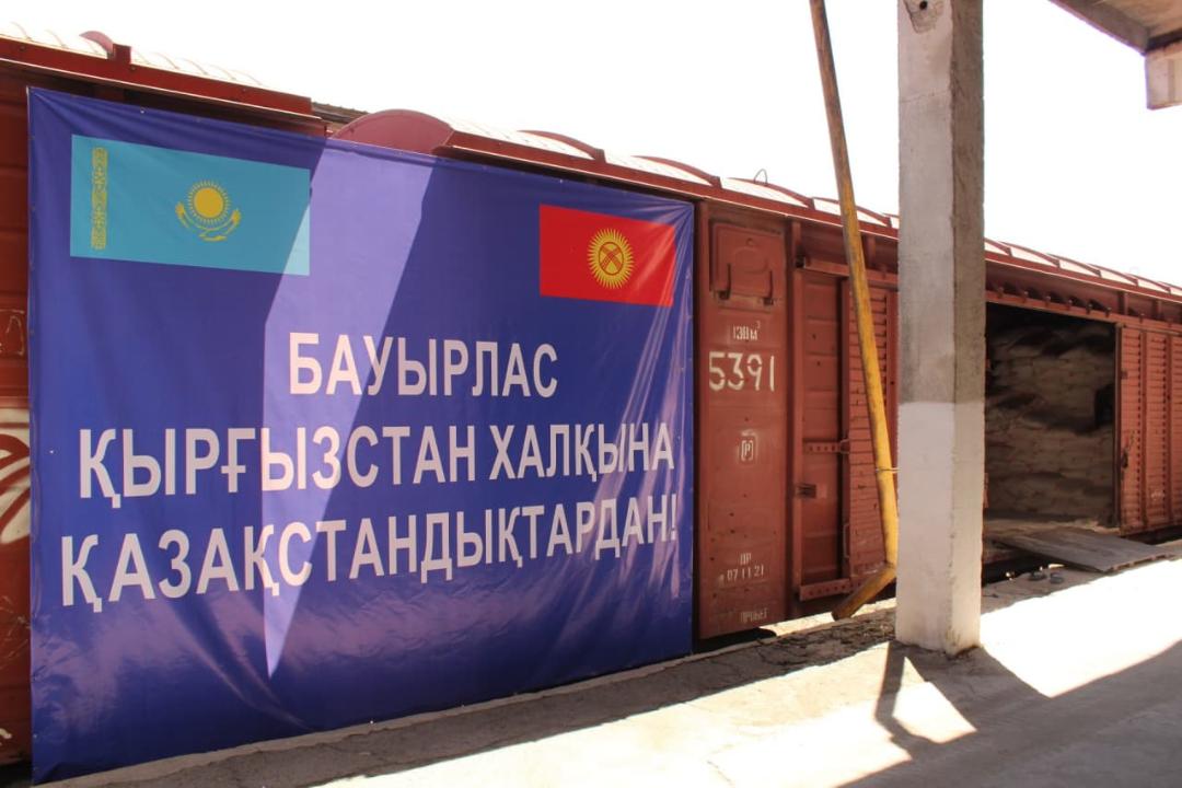 4500 тонн муки прибыло в Кыргызстан из Казахстана