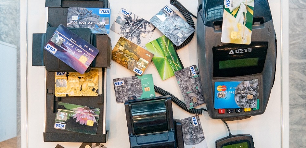 Когда могут исчезнуть пластиковые банковские карты