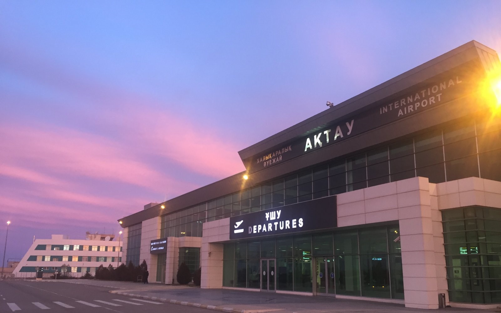 Аэропорт Актау временно не принимает и не отправляет самолёты 
