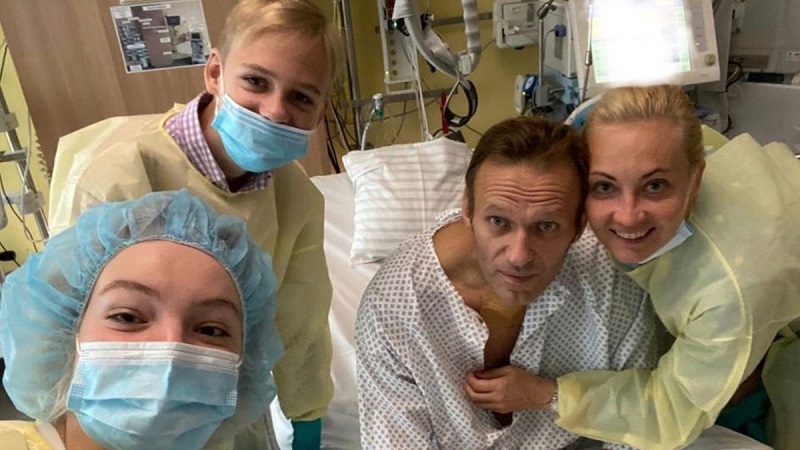 Алексей Навальный опубликовал фото из больницы в Германии