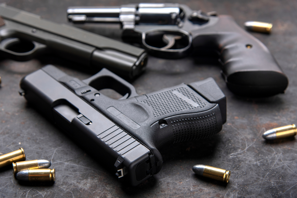 Шесть учреждений оштрафовали за неправильное хранение служебного оружия в ВКО