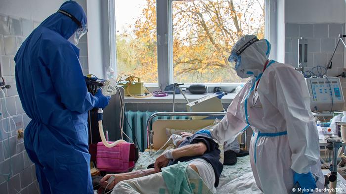 На Украине выявили рекордное число заразившихся COVID-19