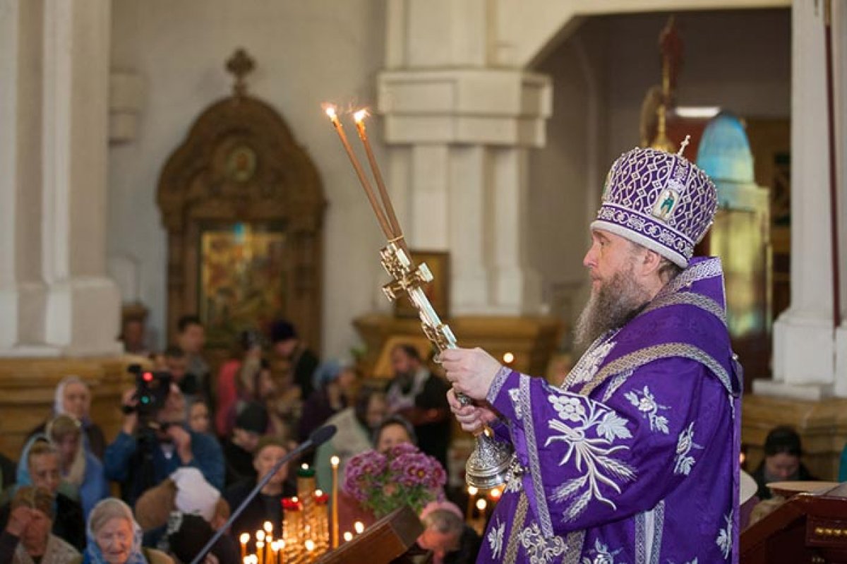 Казахстанцев с наступающим Рождеством поздравил митрополит Александр 