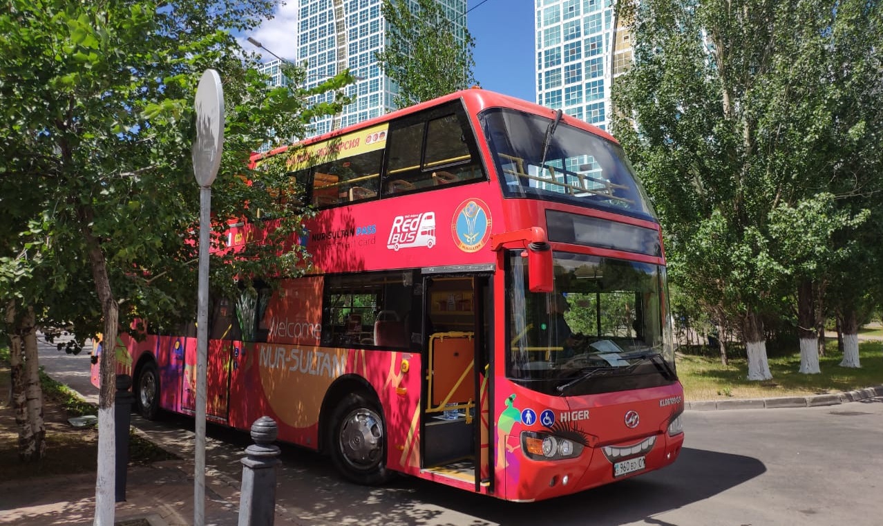 Елордада Red Bus автобустарымен экскурсия қайта жанданды