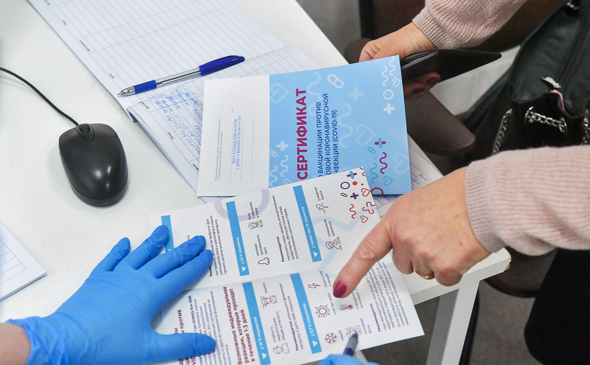 Минздрав решает вопрос взаимного признания паспортов вакцинации с Россией  