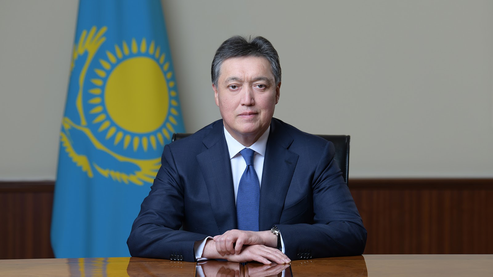 Аскар Мамин поздравил казахстанцев с Днем благодарности  