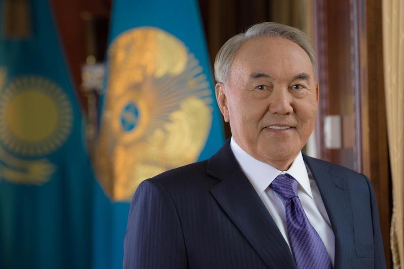 Нурсултан Назарбаев поздравил соотечественников с Днем единства народа Казахстана  