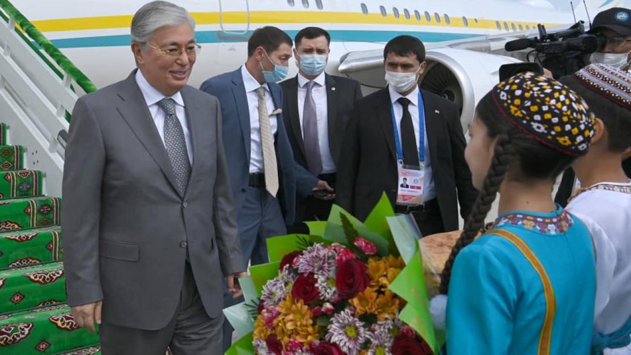 Касым-Жомарт Токаев приехал с рабочим визитом в Туркменистан