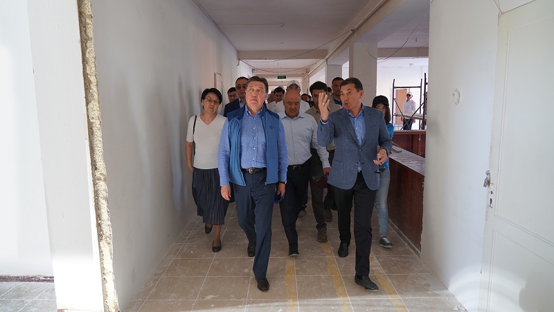 Премьер Казахстана проверил ход восстановительных работ в Арыси   