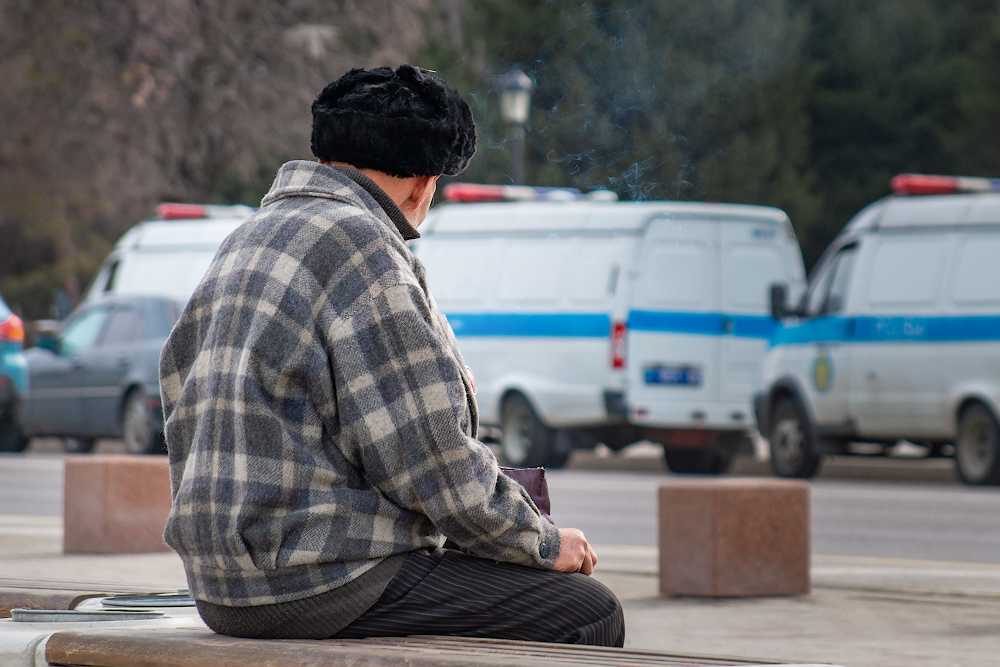 В Казахстане предложили снизить пенсионный возраст для работавших во вредных условиях  