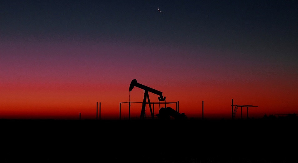 Нефть дорожает до очередного максимума из-за отмены встречи ОПЕК+