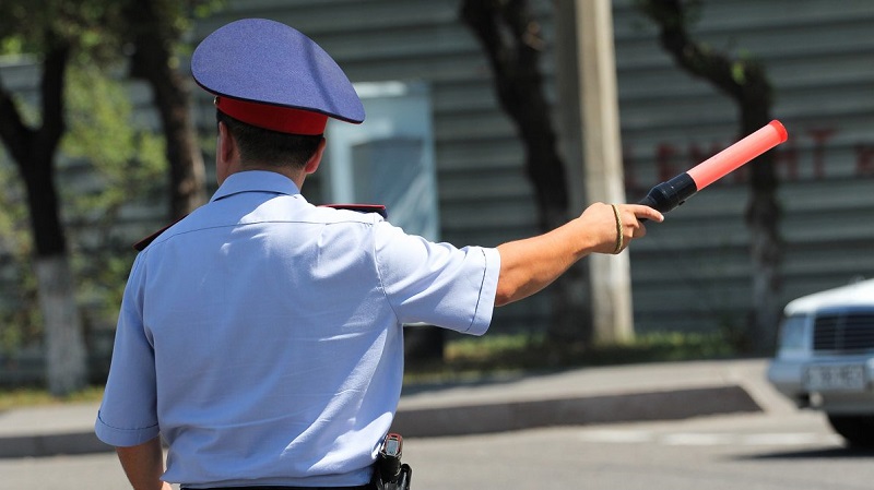 В Казахстане могут вернуть полицейским жезлы   