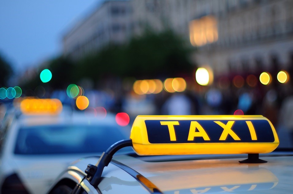 ІnDriver, Yandex.Taxi таксишілерін «кәсіпкер» ретінде жаппай тіркеудің жолы табылды 