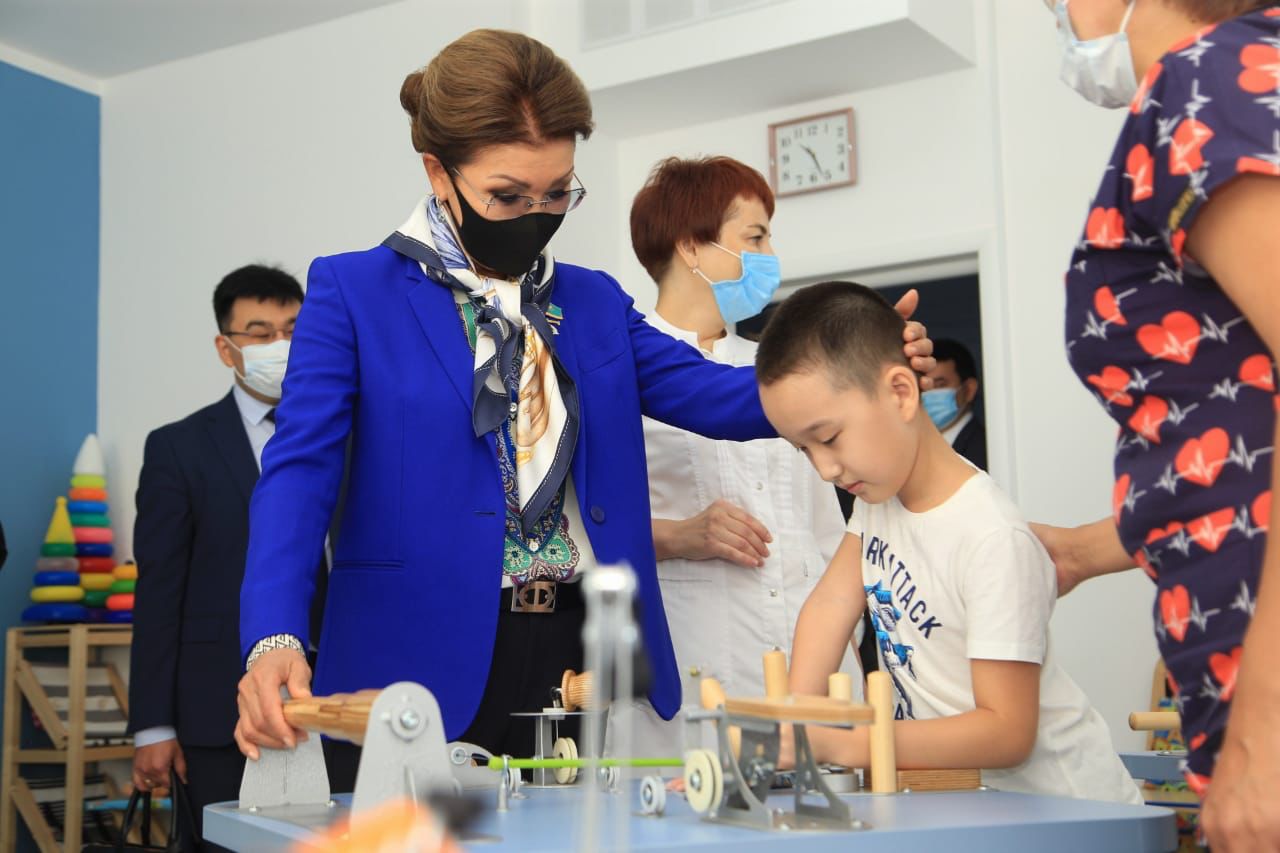 Дарига Назарбаева посетила детский реабилитационный центр в ВКО
