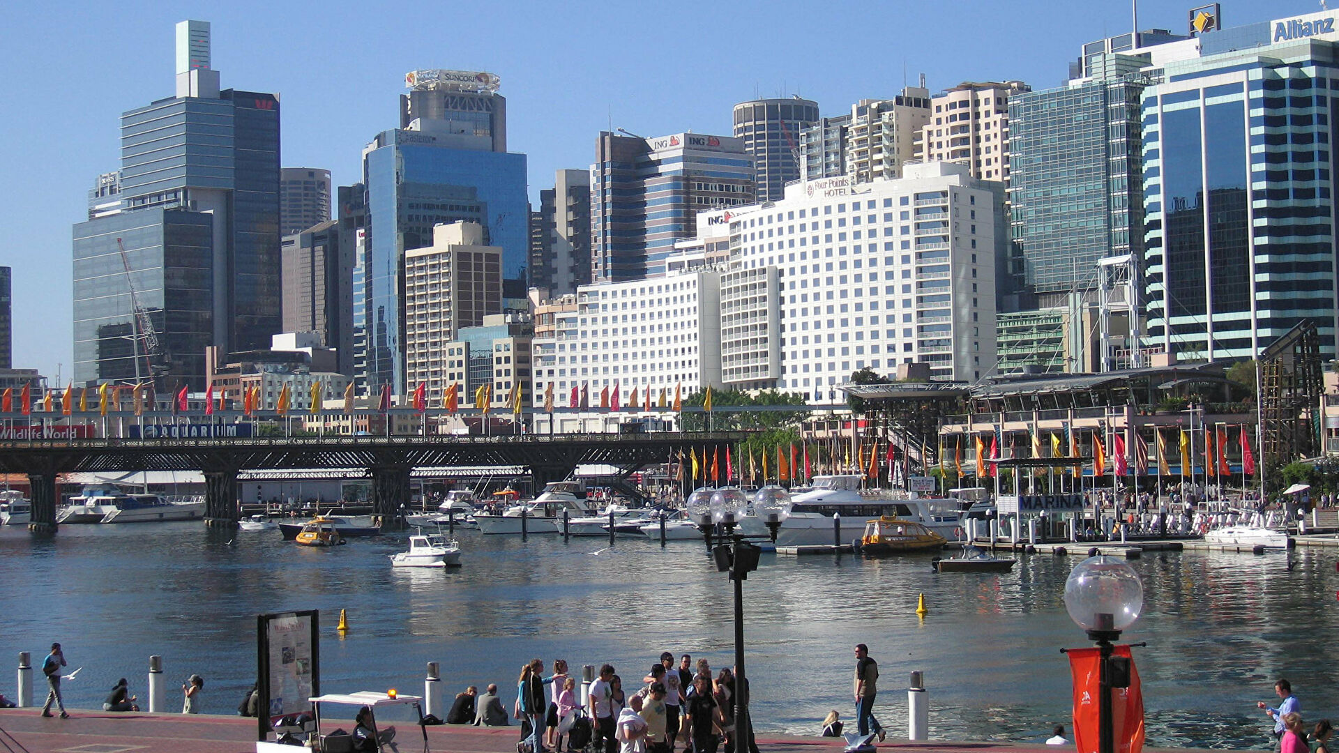В ряде городов Австралии прошли акции протеста против ограничений в связи с COVID-19  