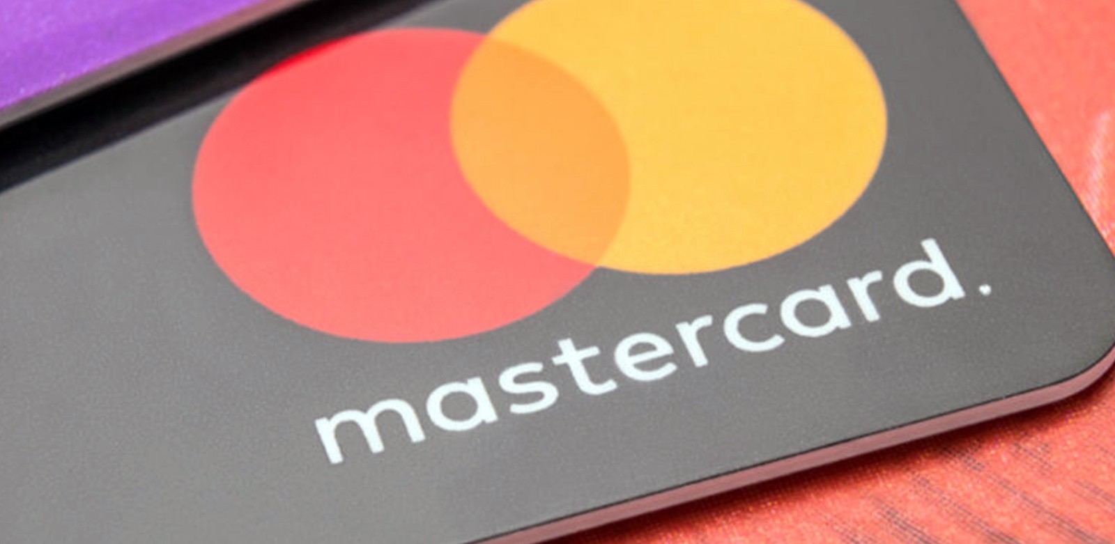 MasterCard откажется от названия на логотипе 