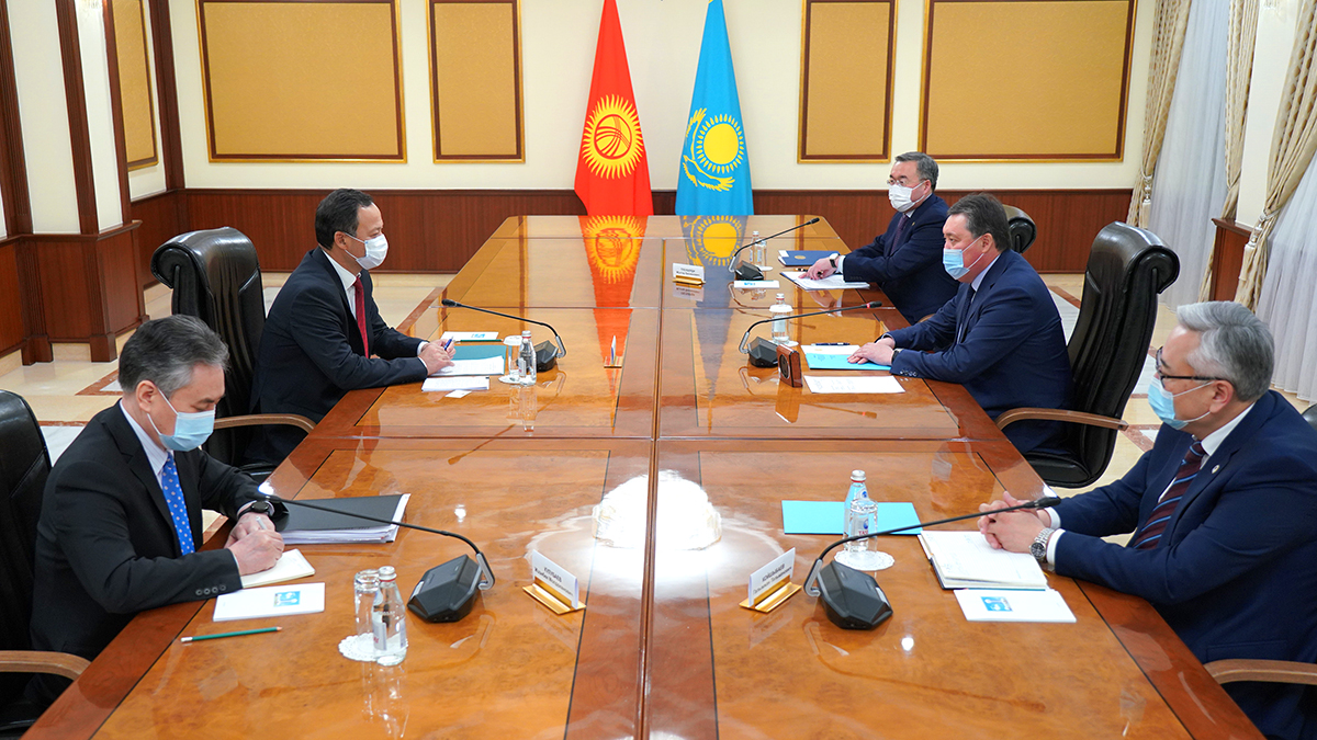 Аскар Мамин принял министра иностранных дел Кыргызстана 