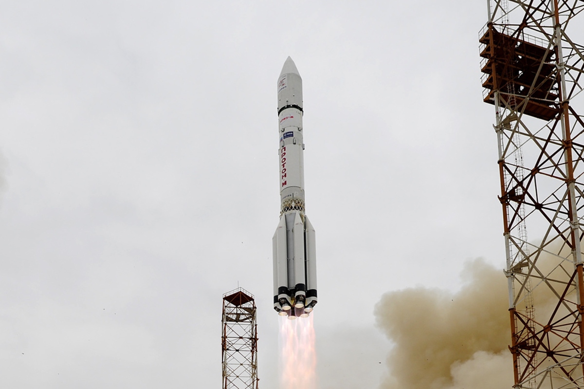 Ракета "Протон" отправлена из Москвы на Байконур для запуска спутника "Ямал"   