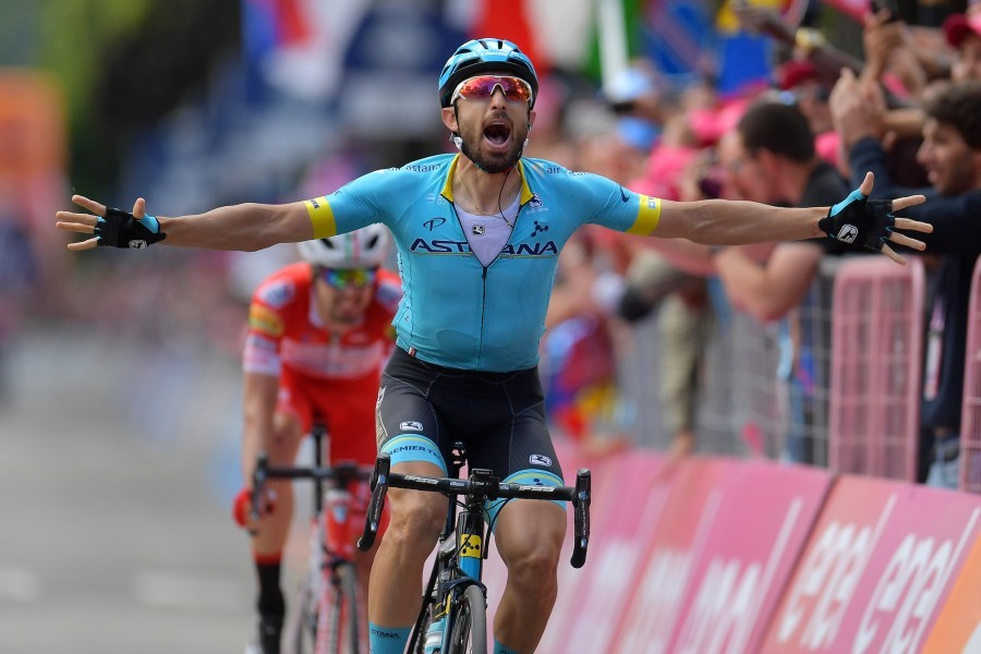 Гонщик "Астаны" стал победителем 15-го этапа супермногодневки "Джиро д’Италия"  