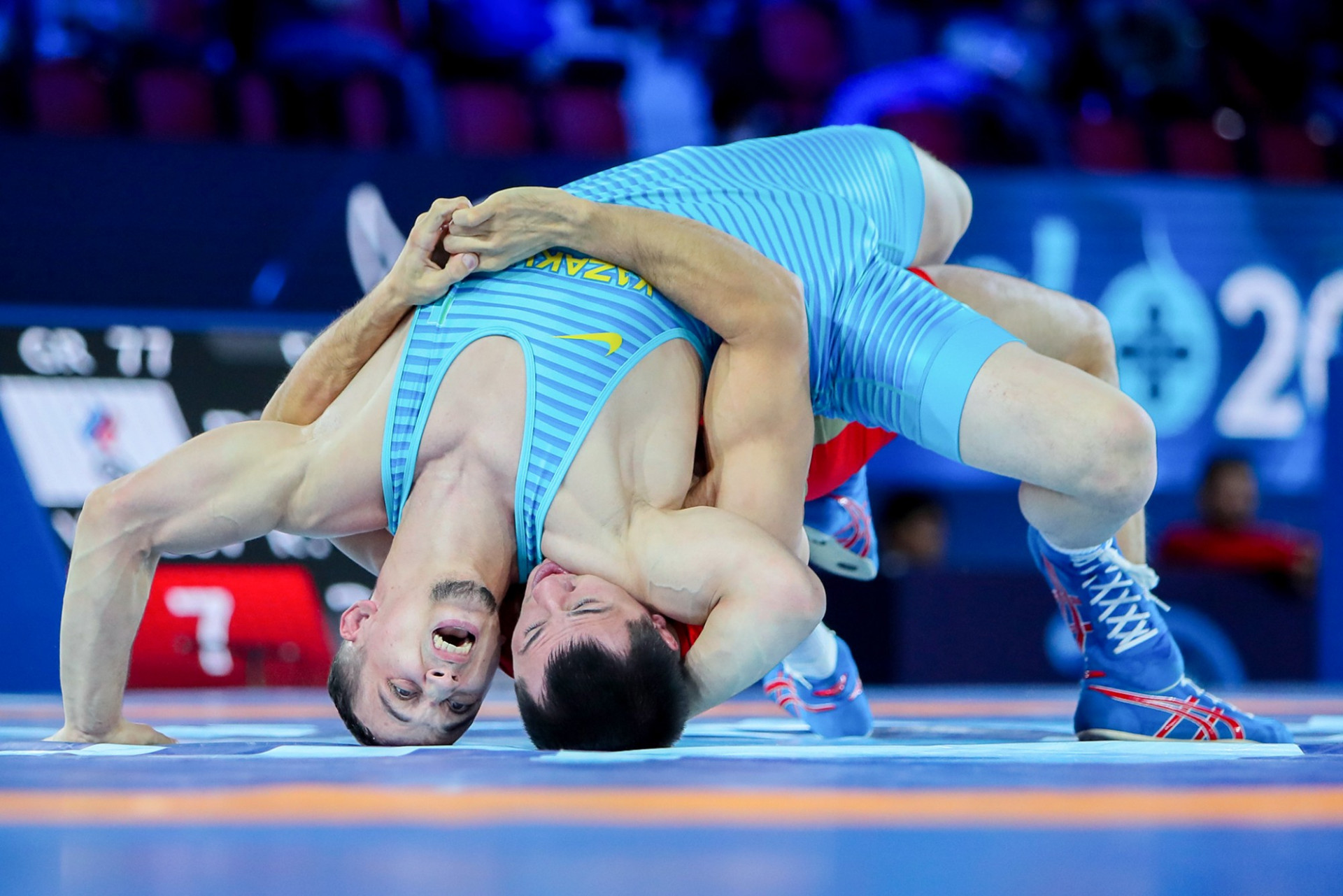 Казахстанцы вышли в утешительный раунд ЧМ по греко-римской борьбе 