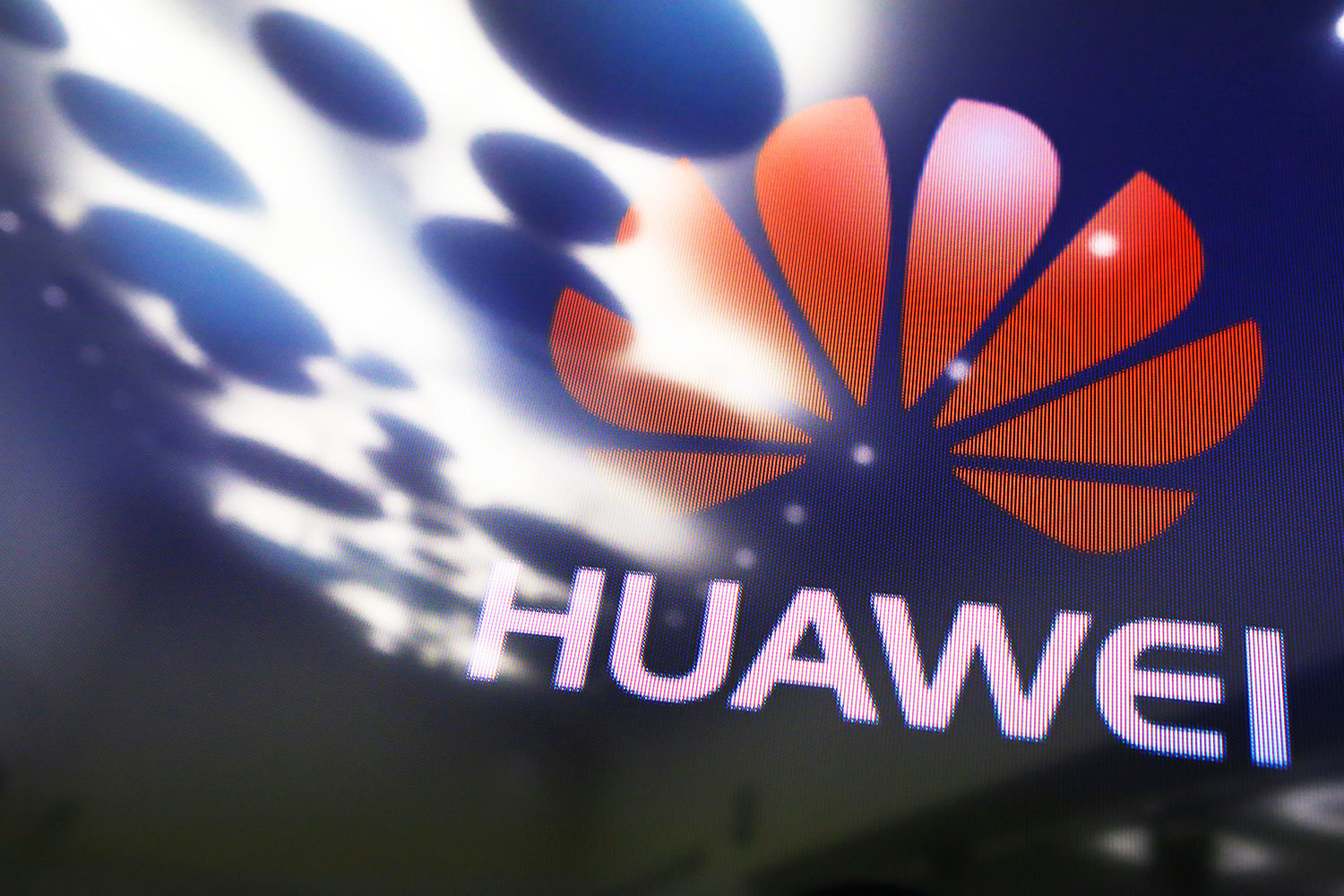 Huawei обвинили в краже интеллектуальной собственности 