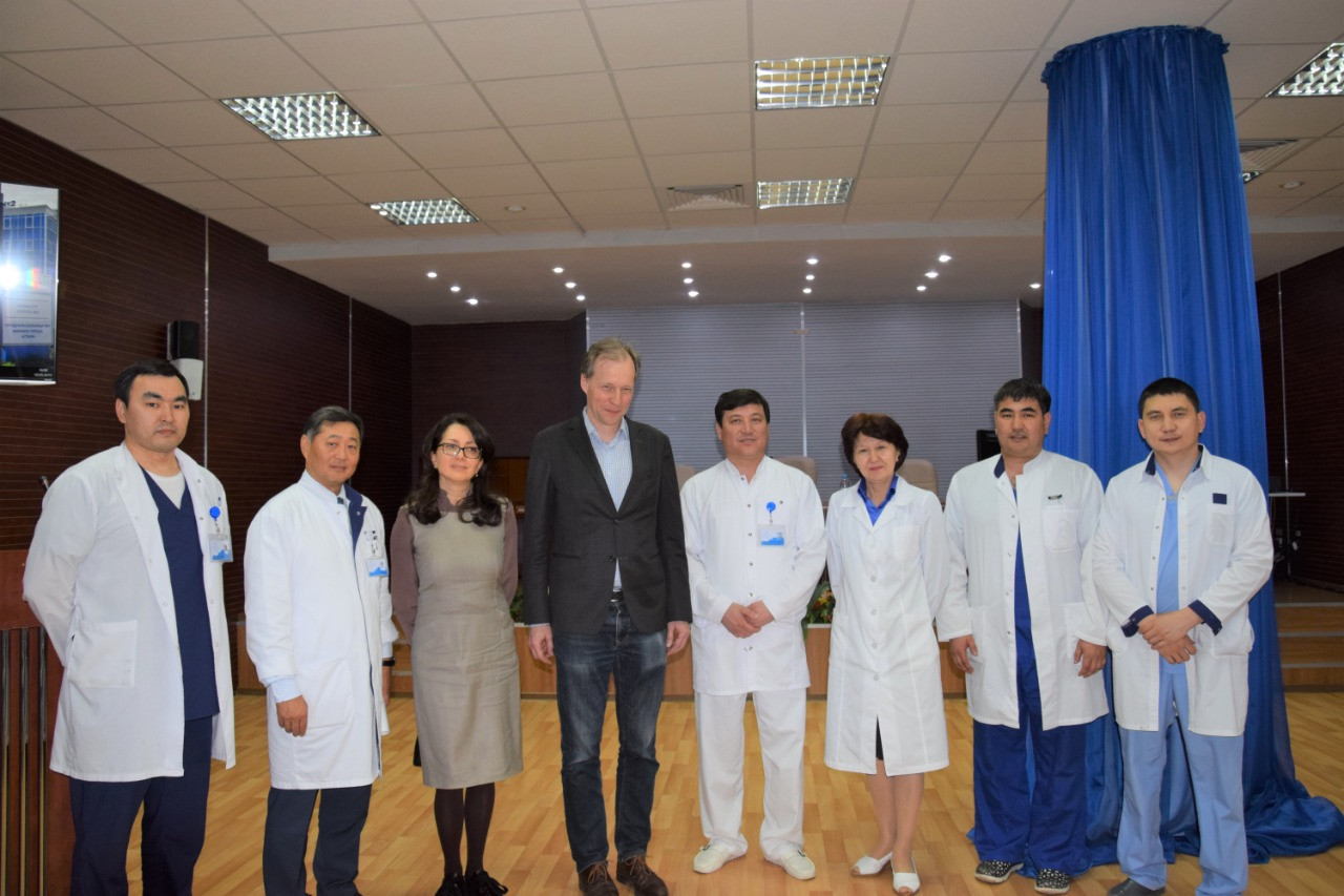 В Нур-Султане профессор из Германии провел мастер-класс для врачей  