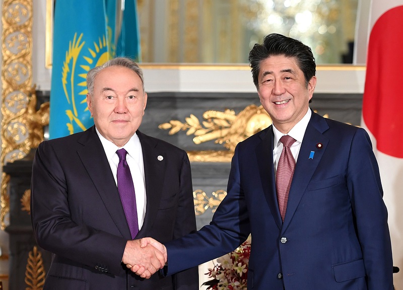 Какие вопросы обсудили Нурсултан Назарбаев и Синдзо Абэ  