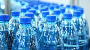 Почему нельзя долго хранить воду в пластиковой бутылке, объяснил эксперт  