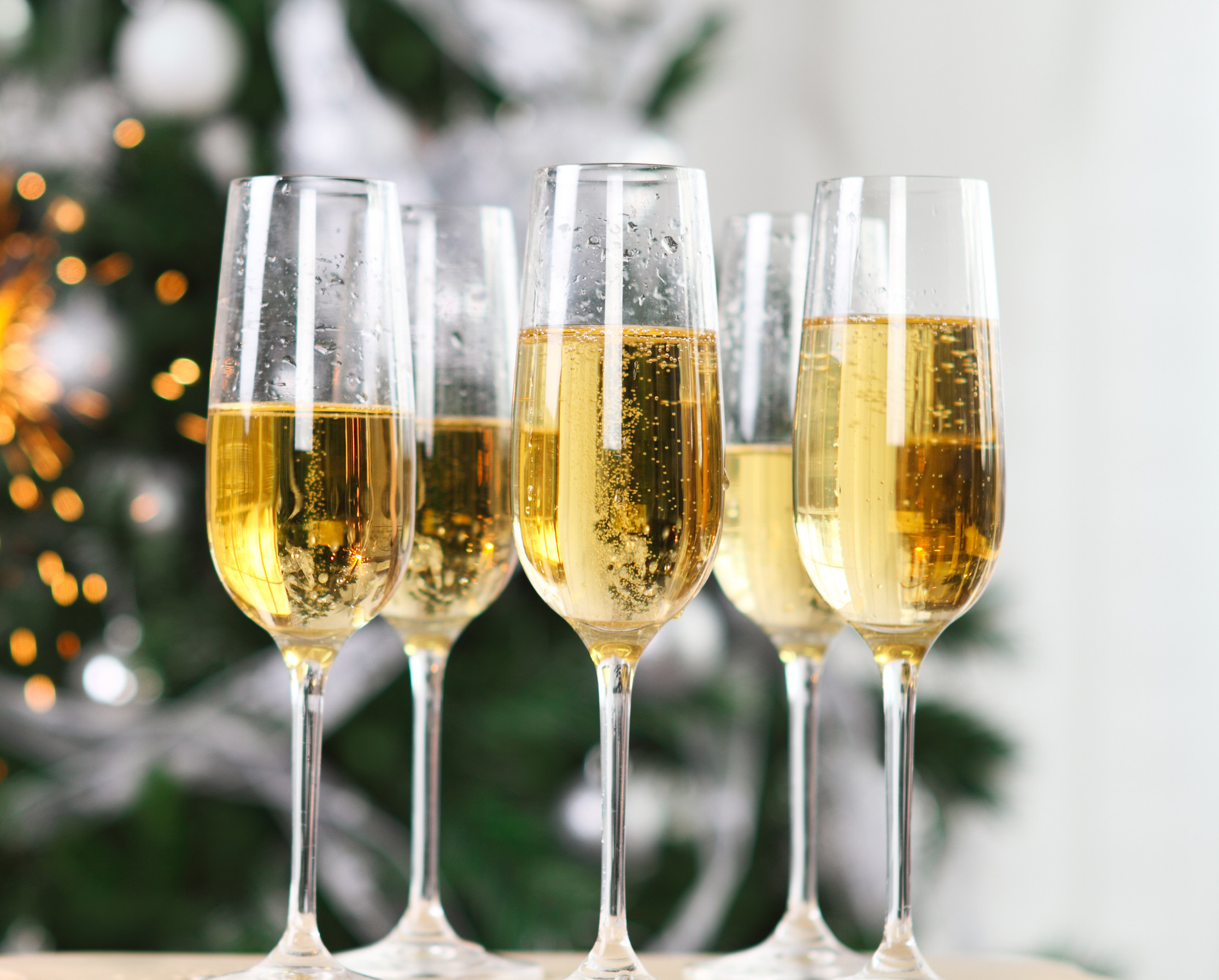 Как правильно выбрать шампанское к Новому году: Роскачество дало рекомендации 