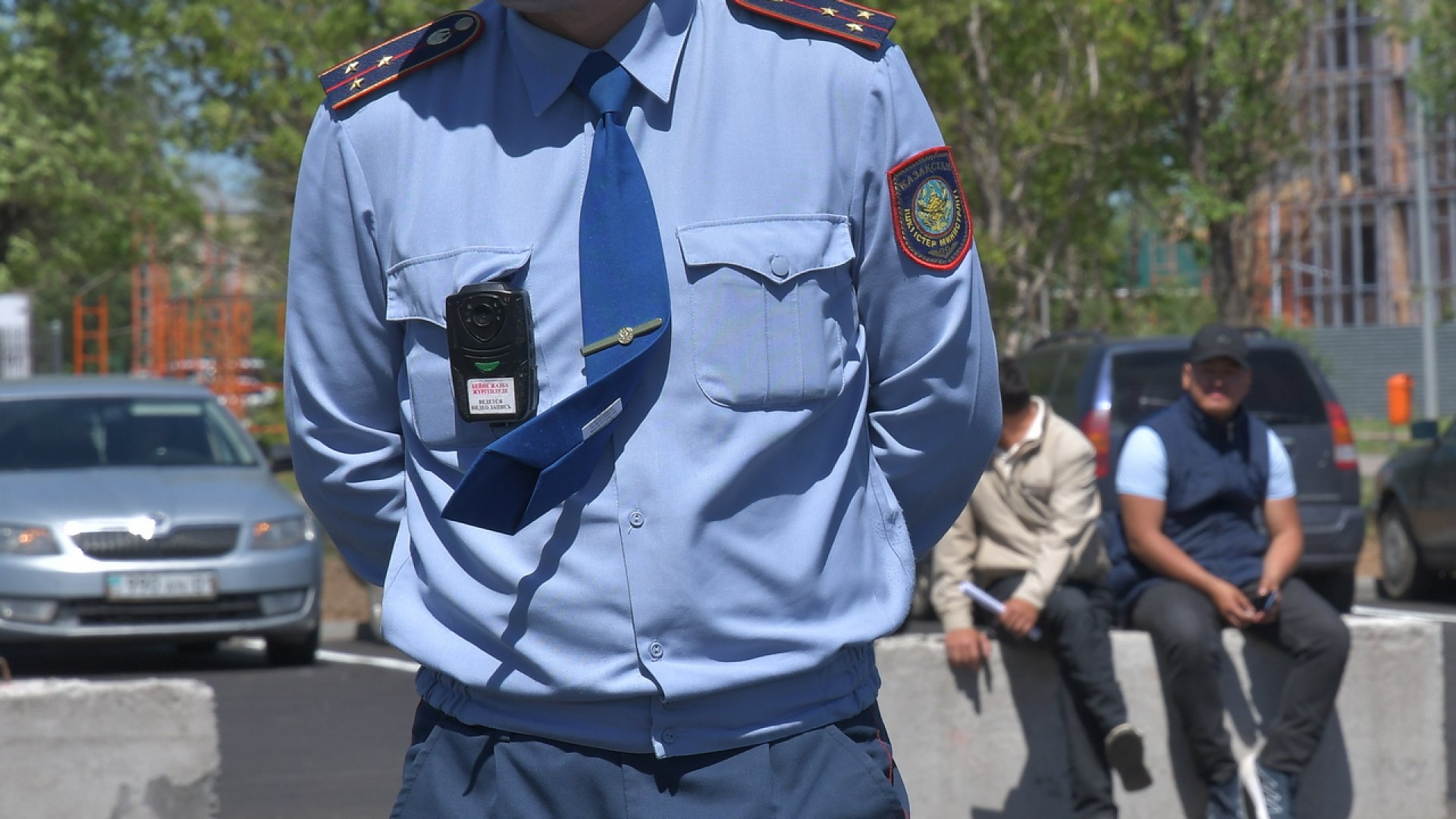 Сотрудники полиции и Управления по делам обороны Алматы подозреваются в мошенничестве