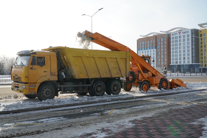 Порядка 15 тысяч кубометров снега вывезли с улиц Нур-Султана  