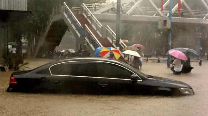 Наводнения в китайской провинции Хэнань унесли жизни более 20 человек 