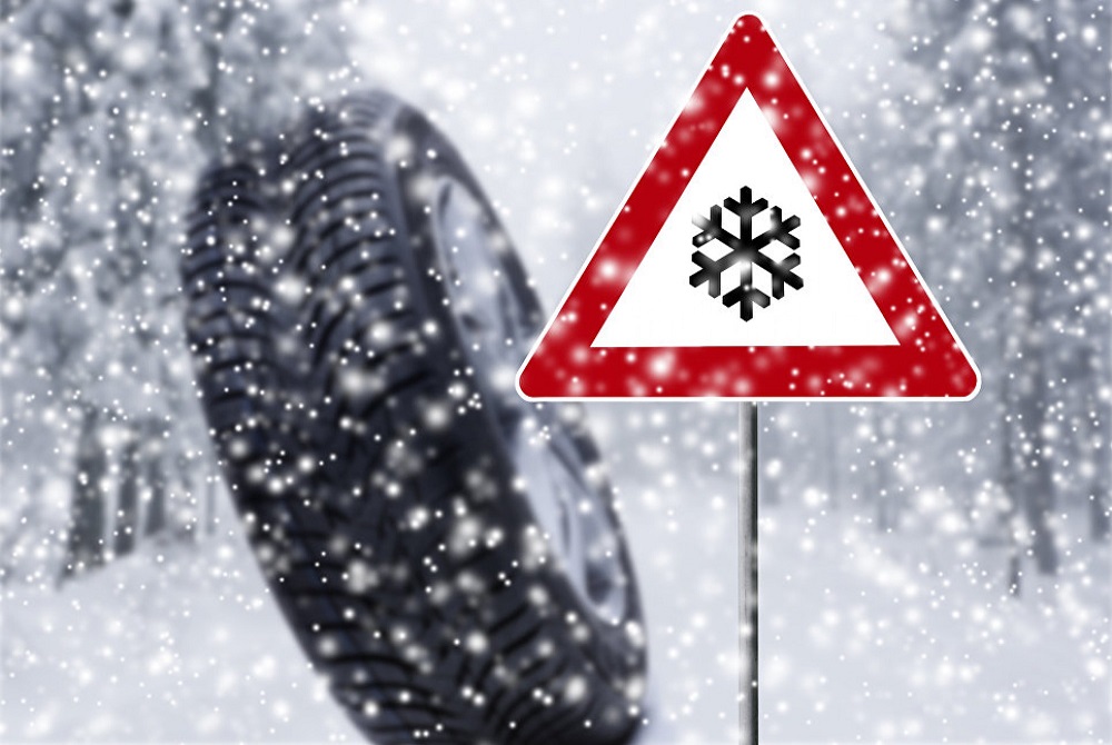 27 автомобилей застряли в снегу в Алматинской области