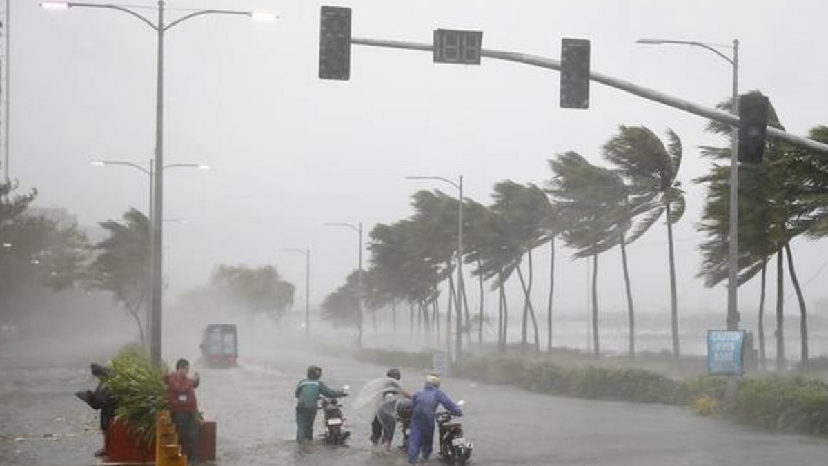 Не менее семи человек стали жертвами тайфуна "Гони" на Филиппинах