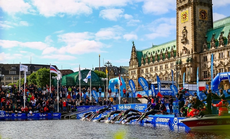 Всемирная федерация триатлона возобновляет соревнования с турнира в Гамбурге  